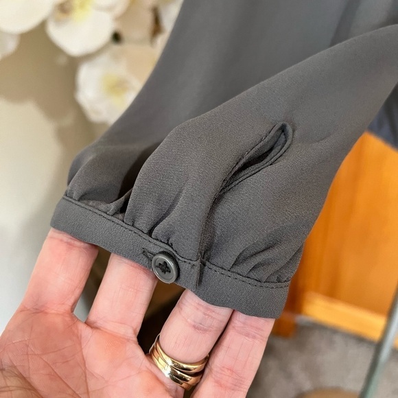 Banana Republic Small Long Sleeve Gray Ruffled Blouse - Picture 6 of 9